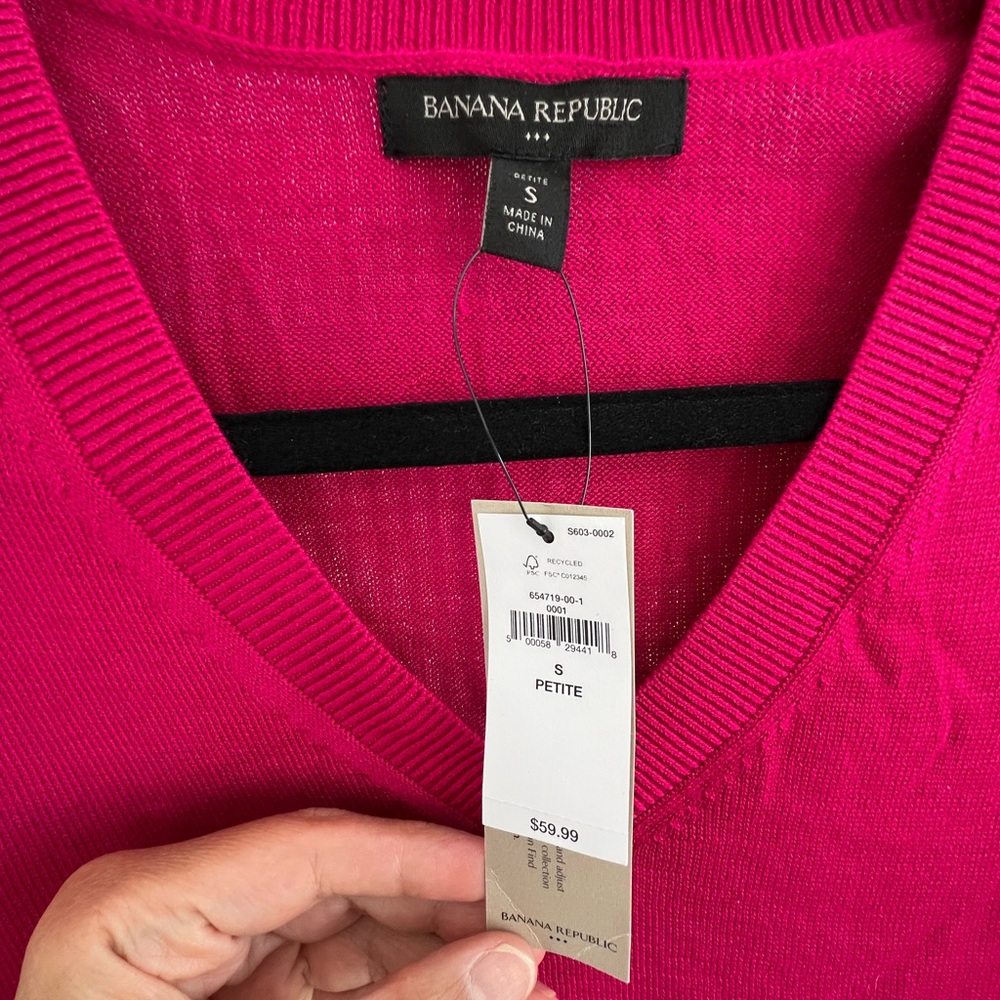 Banana Republic Women's V-Neck Sweater - Fuchsia Pink - Picture 2 of 5